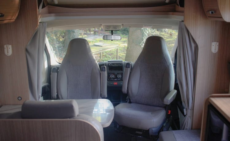 LUSSO E NUOVO CAMPER CARADO T448 CON LETTI SINGOLI