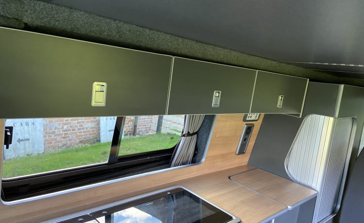 Luxuriöses 4-Bett-Aufstelldach mit Isofix-Sitzen – Ford Transit Custom