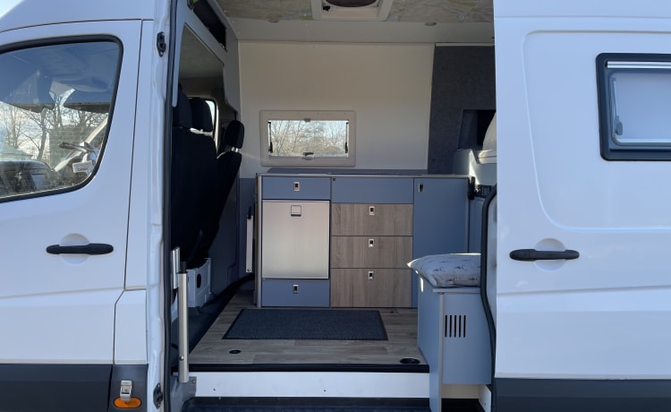 Sally – Camping-car Sprinter 2+1 couchettes