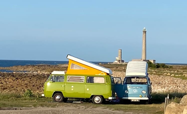 Mooie vintage Volkswagen T2 camper uit 1976