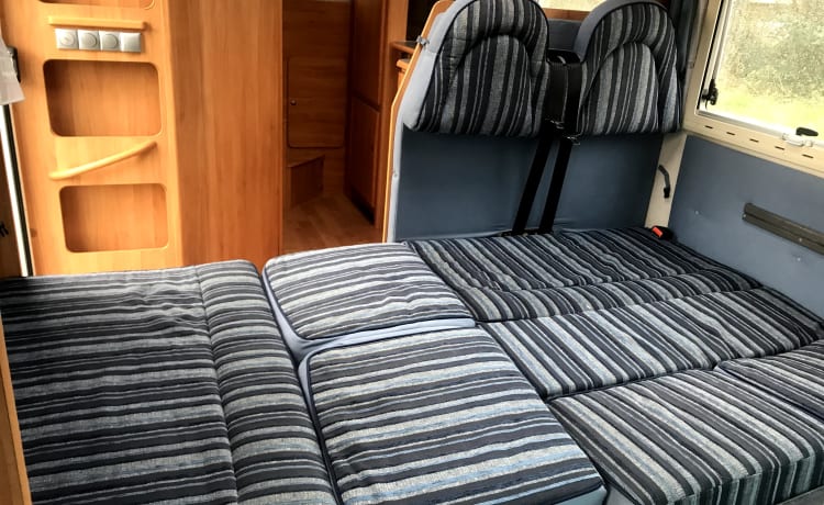 Bob – Camping-car spacieux et confortable avec climatisation + navigation pour famille