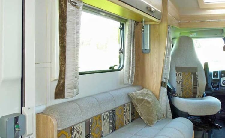 Ellie – 6 berth Peugeot semi-integrated from 2019