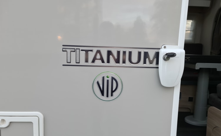 L199VP – Chausson 777GA  Automaat Titanium VIP zeer luxe , km vrij!