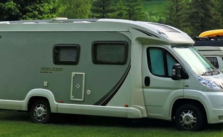 Bella – Luxe 4 geboortes swift camper