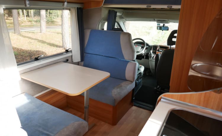 6-person family camper, alcove, Joint Euroliner