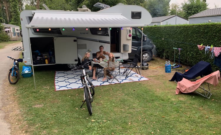 Happy Camper – Familie camper Dethleffs Alkoof uit 2015