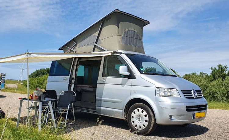 Spaceship – Schöner 4er Volkswagen T5 California Bus aus dem Jahr 2007