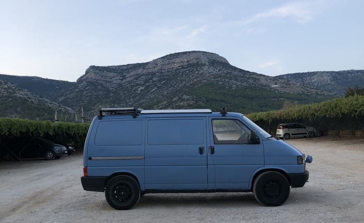 Buuf – Cozy 2p off-grid Volkswagen T4 from 1996