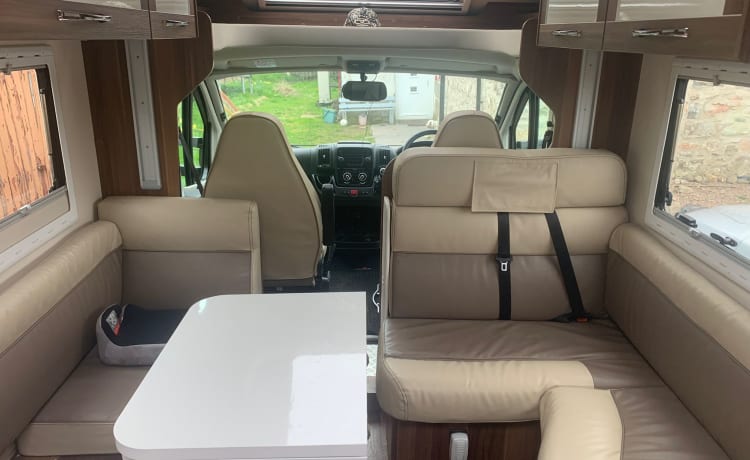 Ourbee – Luxury 6 berth Roller 707 Motorhome ***INSURANCE INCLUDED***