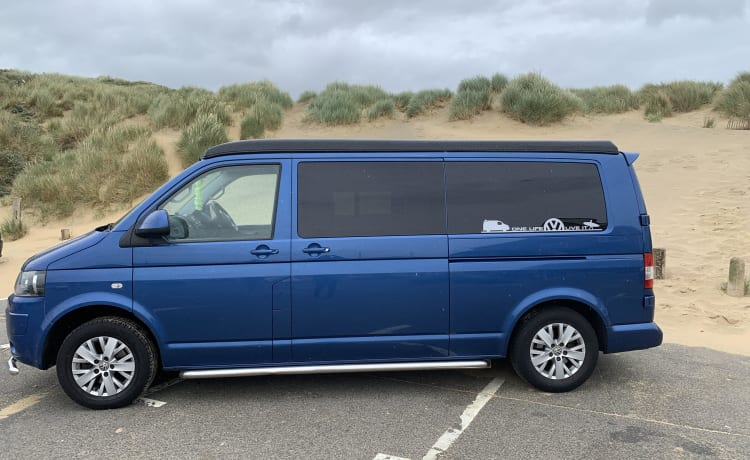 Blu – VW campervan INC FULL INSURANCE !!