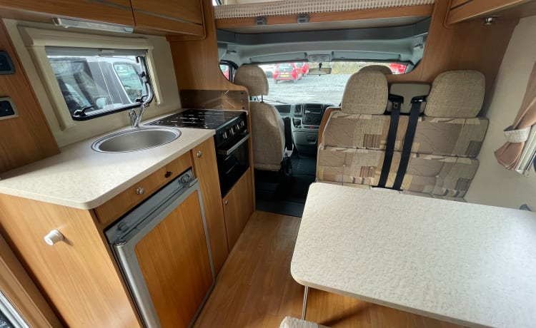 Oliver – Superbo camper Swift a 6 posti letto