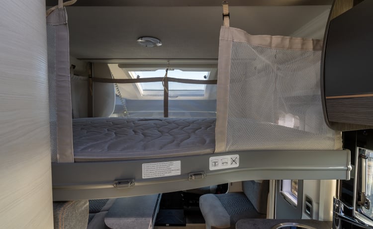 Chausson-1 – Prachtige royale camper met automaat en fantastische indeling