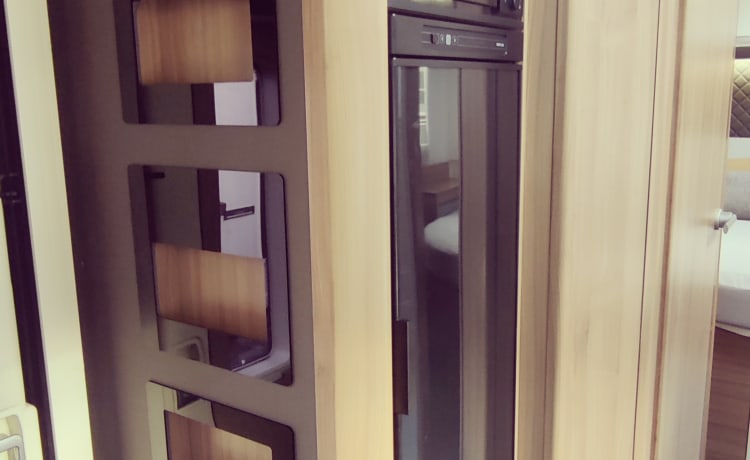 Hotelkamer op Wielen! – Hotel room on wheels! Very beautiful and luxurious Adria Matrix 5 p