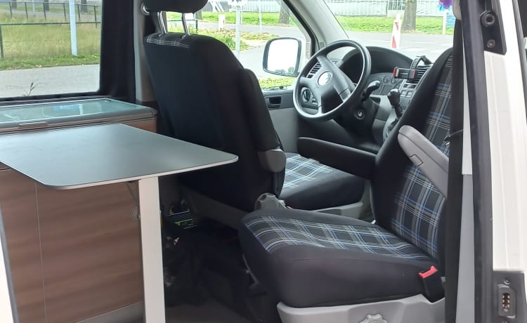 Volkswagen T5 California camper bus voor 4 pers.