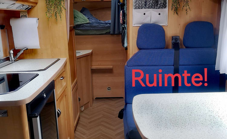 Camper intégral spacieux Bürstner Elegance 647I