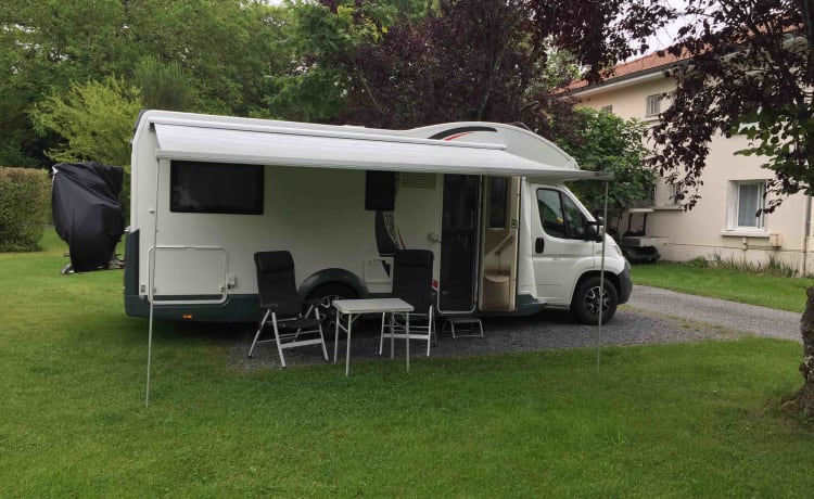 Louez notre camping-car de luxe pour beaucoup de plaisir de voyage.