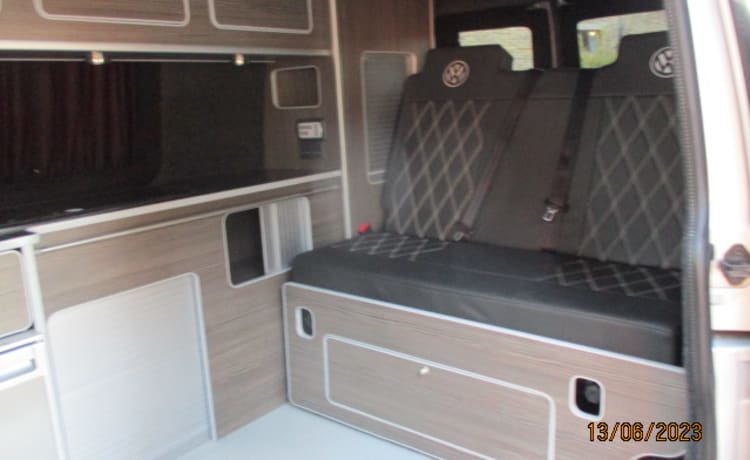 Pistol 2 – Volkswagen T6 Transporter campervan 4 berth top spec awning 