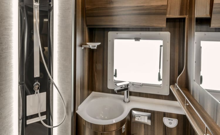 The Braw – Camper moderno di lusso Rimor con 4 cuccette