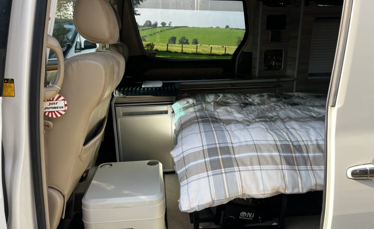 The Borderless Reiver – 3 (+ 1 small child) berth Toyota campervan from 2007