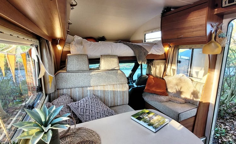 Pluk  – Super cozy 6-person camper! Still available in July :)