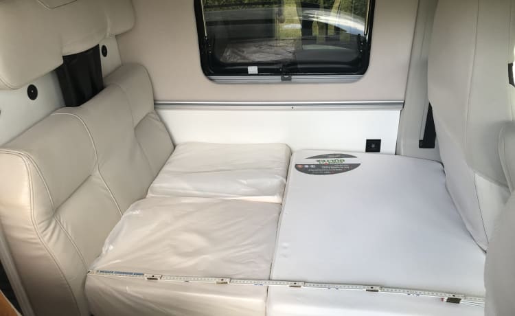 Luna de Plata – Fully equipped, state-of-the-art box van