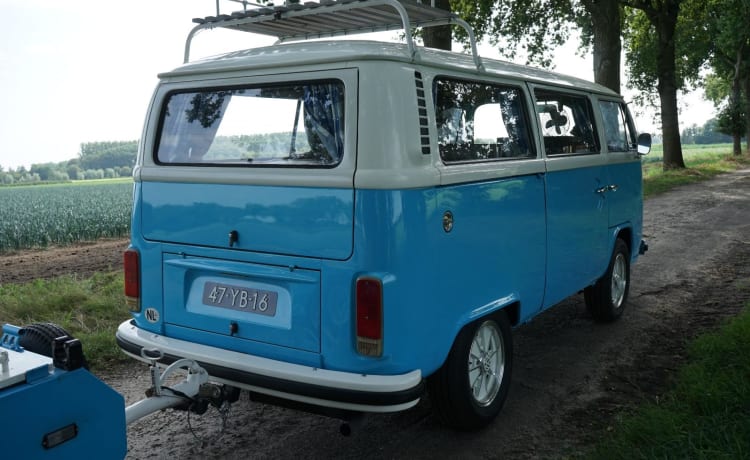 da's Toppy – 2p Volkswagen T2 B campervan uit 1977