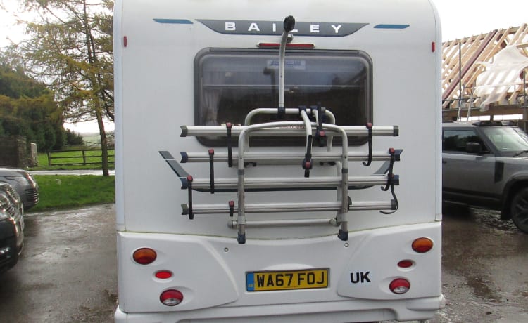 Pistol – Bailey Approach Advance 665 2.2 130 BHP 6 BERTH End lounge Air con euro 6 