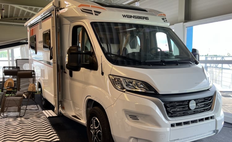 Weinsberg 600MF Pepper Edition – Very complete new 2 person semi-integrated camper (June 2022)