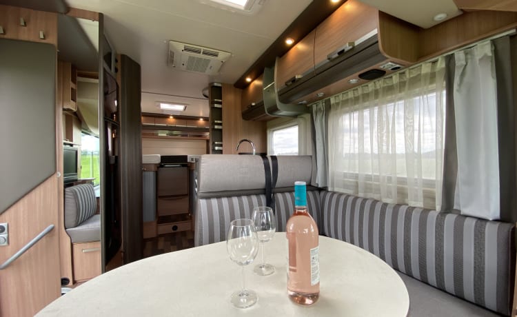 Knaus – Luxury KNAUSS, self-sufficient, length beds, 2x air conditioning, solar, XXL garage. 