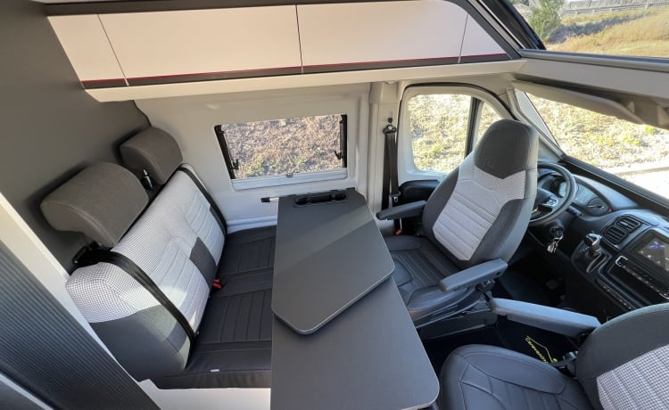 Adria – Camping-car Adria SuperDeLuxe 4 personnes (2024) à Madrid