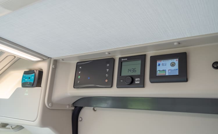 Off the Grid - 3 – Camper bus completo con cambio automatico e pannelli solari, "Of the Grid nr 3"