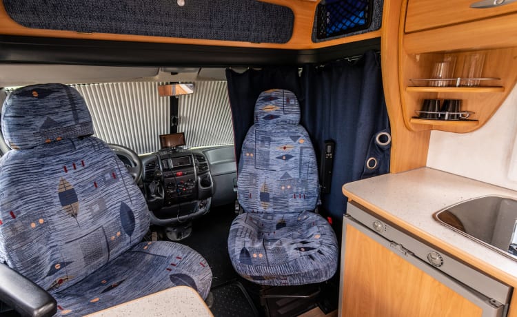 Compact semi-integrated motorhome