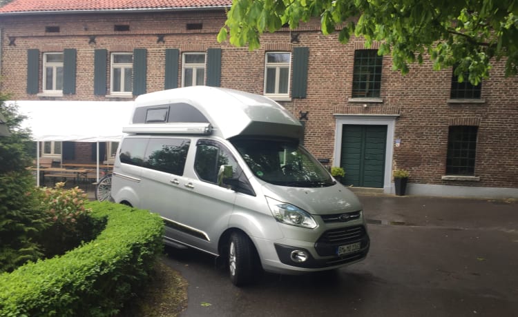 Camper Charly – Bus de camping à toit surélevé pour les campeurs et ceux qui aiment voyager