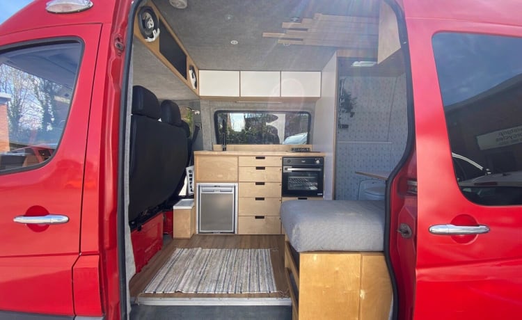 Big Red – 3 berth Mercedes-Benz (Off Grid Solar ) Birmingham-Oxford 