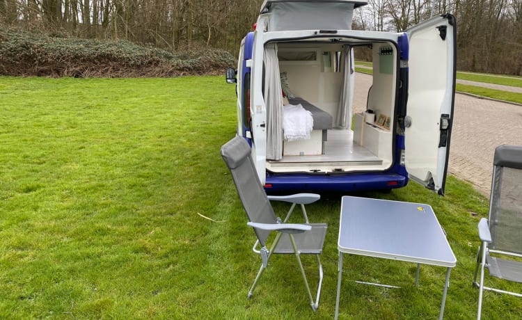 BuZz Lightyear – Opel vivaro 1.9 sdi compact camper