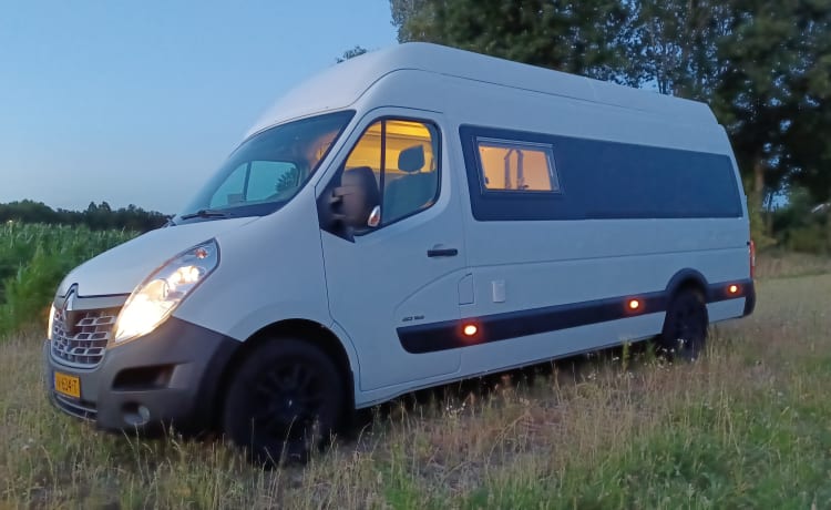 Buscamper – 2-Personen-Renault-Bus aus dem Jahr 2019