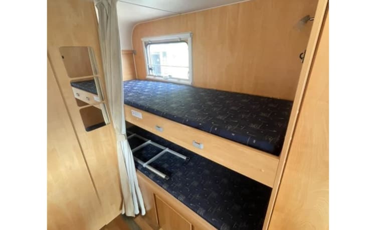 Familiencamper mit Etagenbetten, Sunlight Alkoven für 6 Personen von 2009