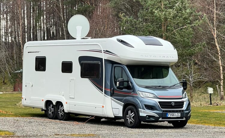 Audrey – Auto-Trail Frontier Comanche mit 6 Schlafplätzen von 2016