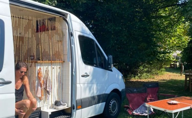 ons Leonie – Mercedes-Sprinter auto-converti équipé de tout le confort