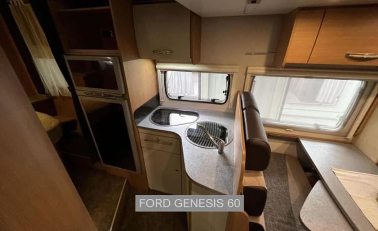 Luxury 4/5 person Ford Camper CHALLENGER with Queen bed.