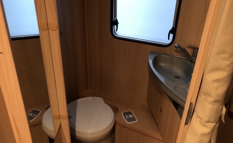 Henk – Super camper met Queens bed 