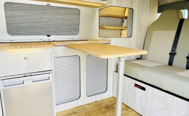 Boris – Luxus T6 VW Camper mit 4 Schlafplätzen und Aufstelldach