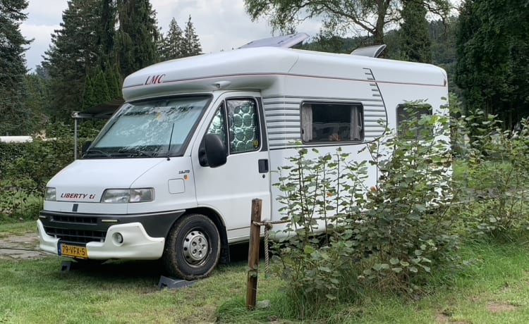 3 people LMC semi-integrated from 2001 for a wonderful holiday