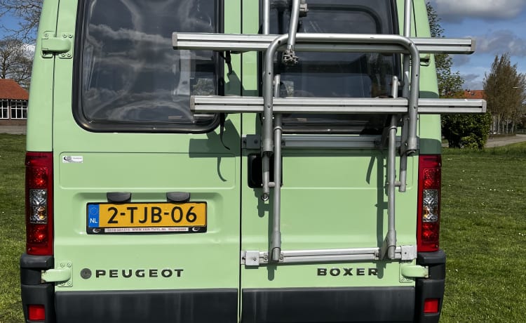 Pistache – Peugeot Boxer Buscamper - 6 persoons - 2 slaapplaatsen