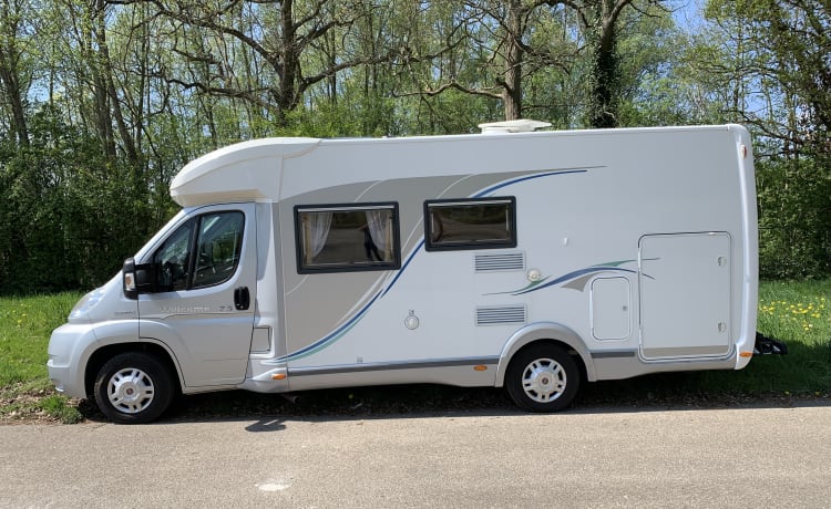 Atmospheric and complete Chausson motorhome for your journey with complete freedom