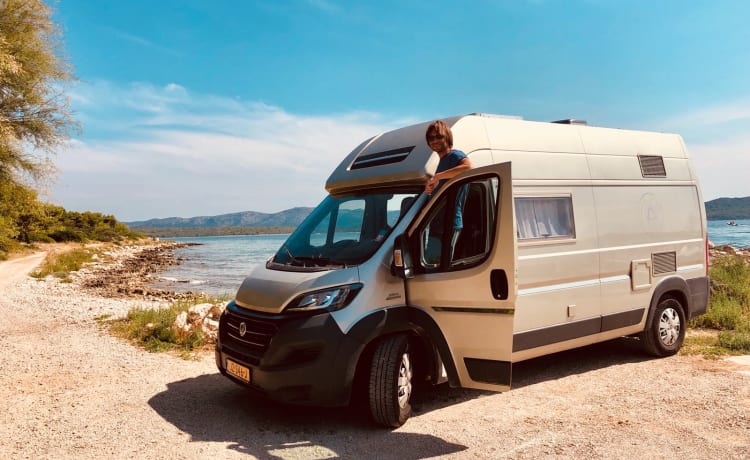 Camper compatto (6 m) che ti permette di stare ovunque