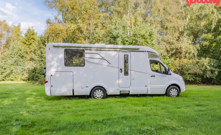 Mooie luxe uitgevoerde 4 P Hymer Mercedes camper