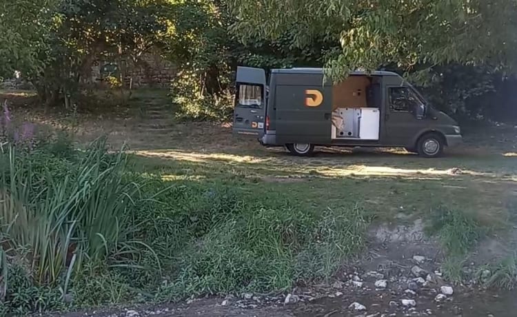 De Tigra – Un ancien véhicule militaire devient un camping-car confortable.