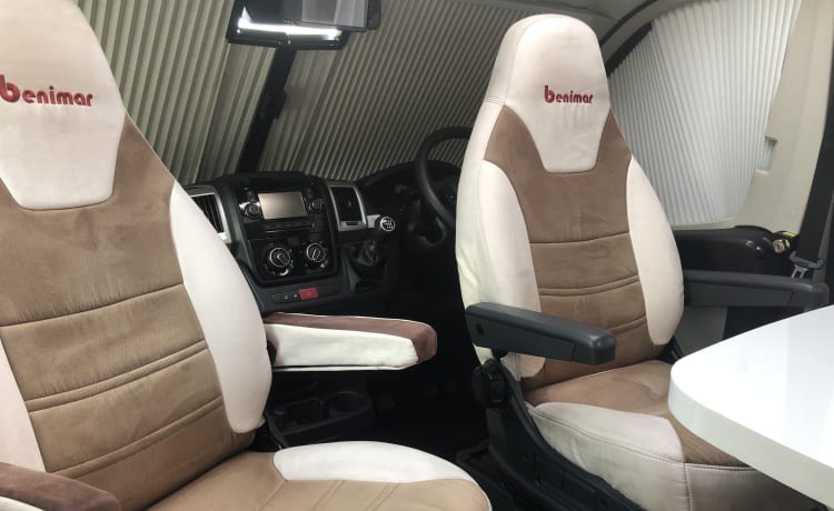 Beni – Drive and enjoy, in our comfy and compact motorhome.