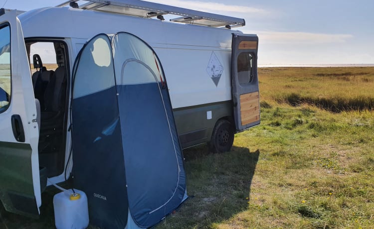 Super sfeervolle & avontuurlijke off-grid roadtrip camper!